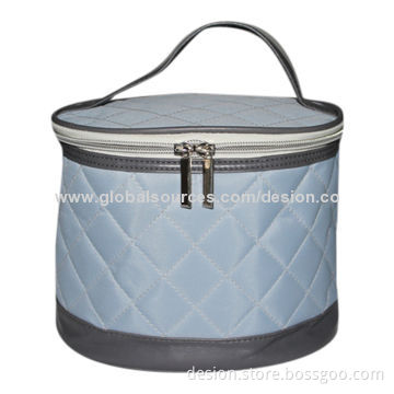 Round shape quilted vanity case